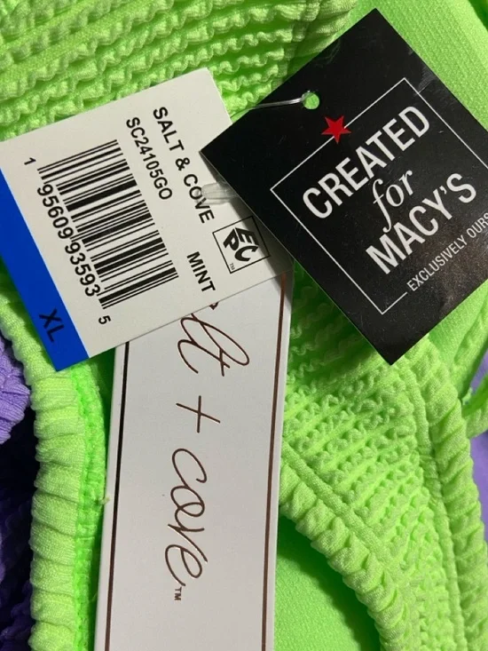 SALT + COVE Colorblocked One-Piece
Monokini Women’s Juniors’ Size XL - Picture 7 of 8